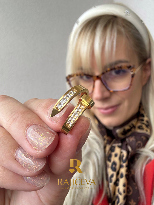 Novi Ekser prsten u boji zlata