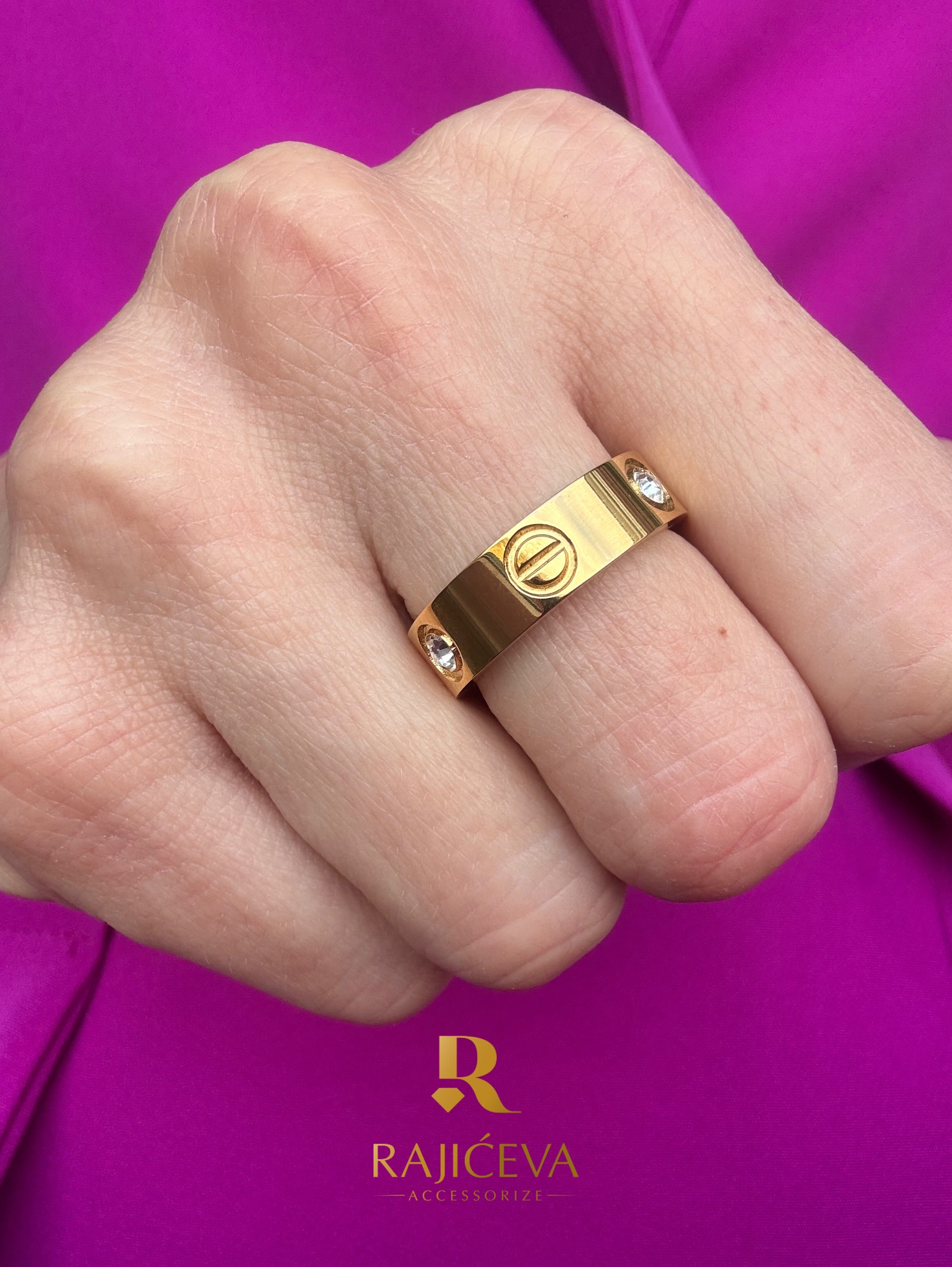 Love prsten u boji zlata od hirurškog nerđajućeg čelika – elegantan ženski prsten