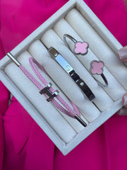 set srebrnih narukvica sa roze i zelenom detelinom